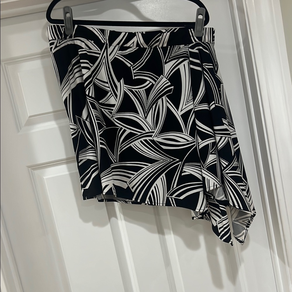 Stylish Black and White Women's Skirt